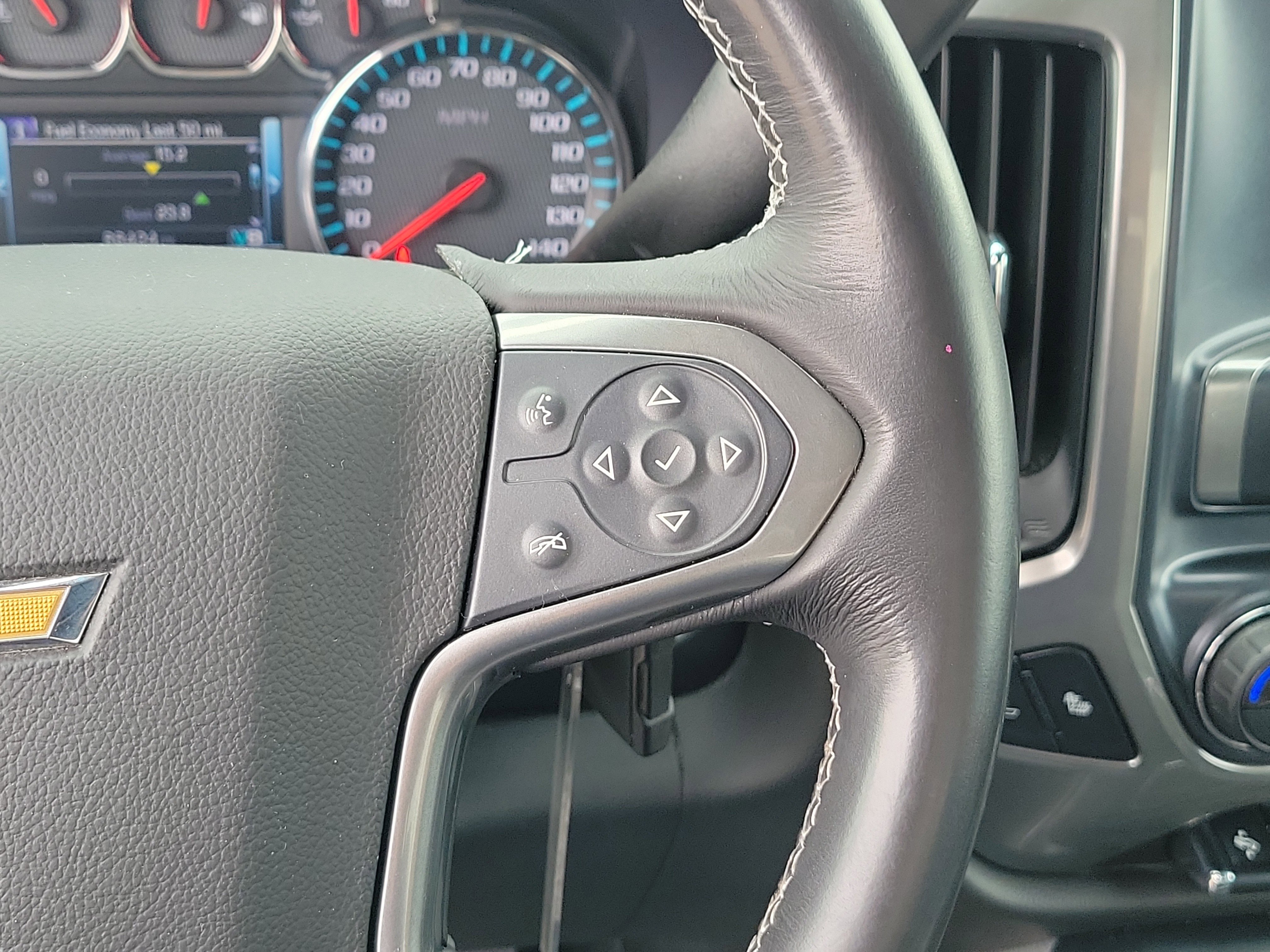 Used 2018 Chevrolet Silverado 1500 LT w/ Midnight Edition AWD/4WD image 23