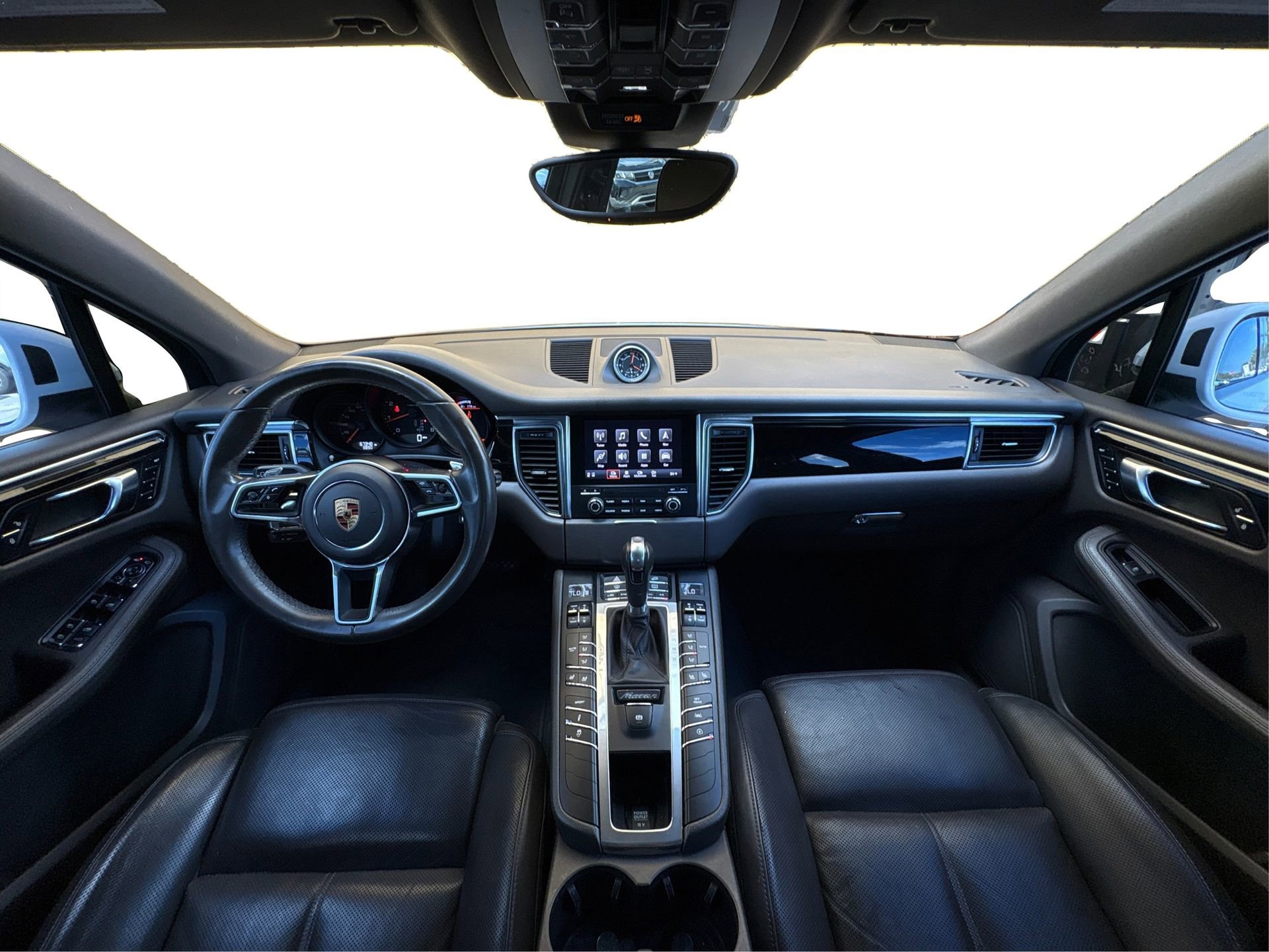 Used 2018 Porsche Macan w/ Premium Package Plus image 22