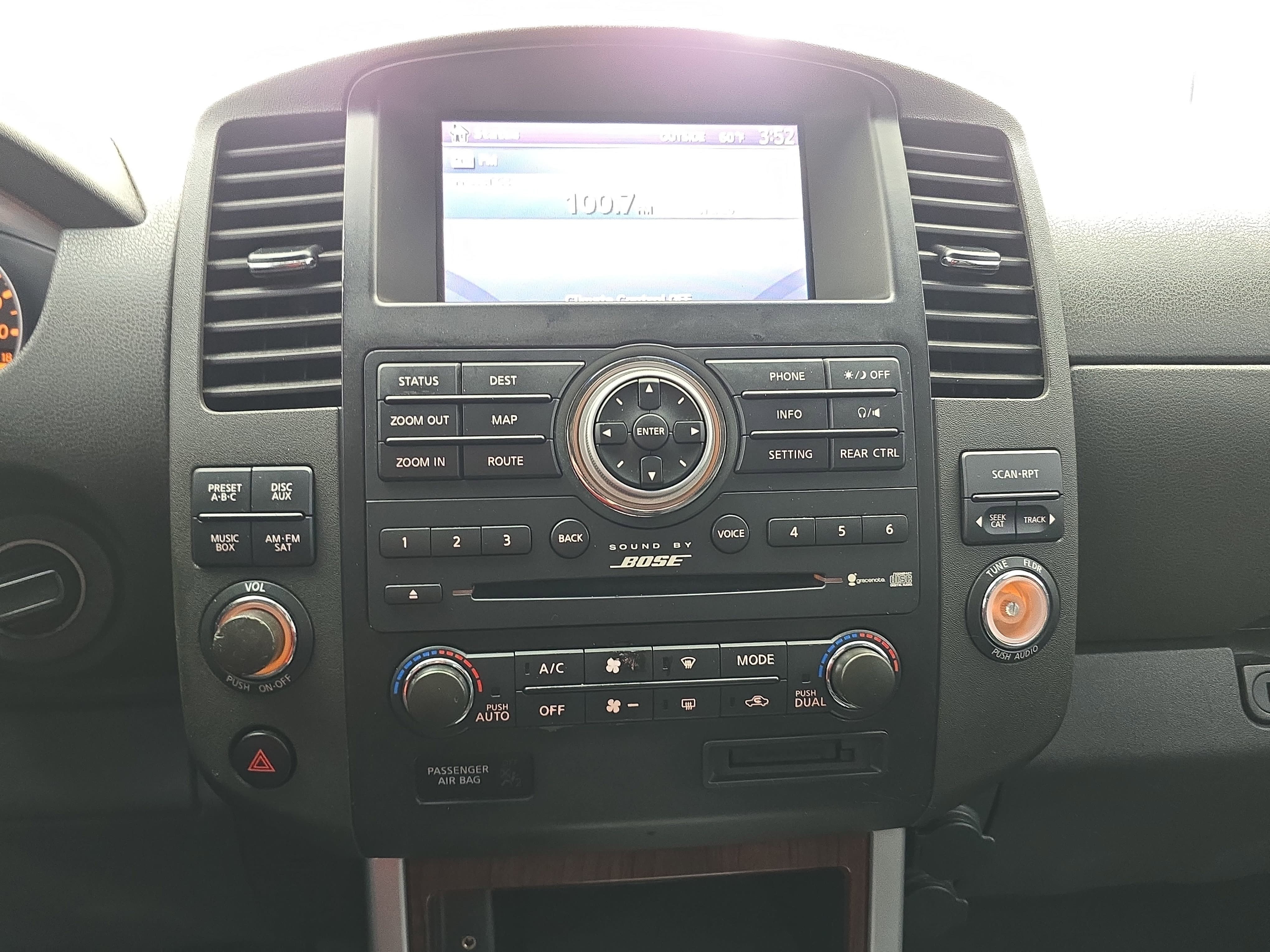 Used 2010 Nissan Pathfinder LE w/ Navigation Pkg AWD/4WD image 19
