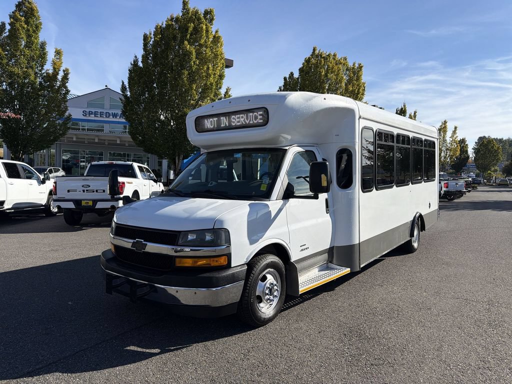 Used 2020 Chevrolet Express 4500 w/ Shuttle Bus Package RWD image 5