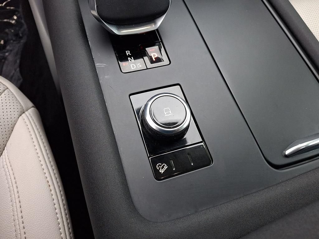 Used 2025 Land Rover Discovery S AWD/4WD image 28