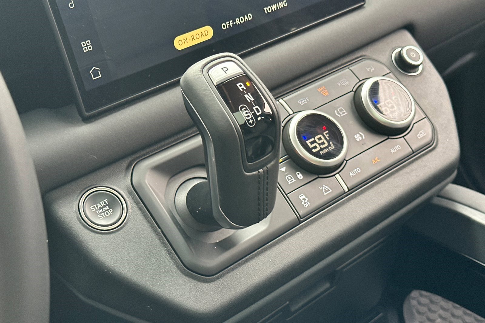 Used 2025 Land Rover Defender 110 S image 24