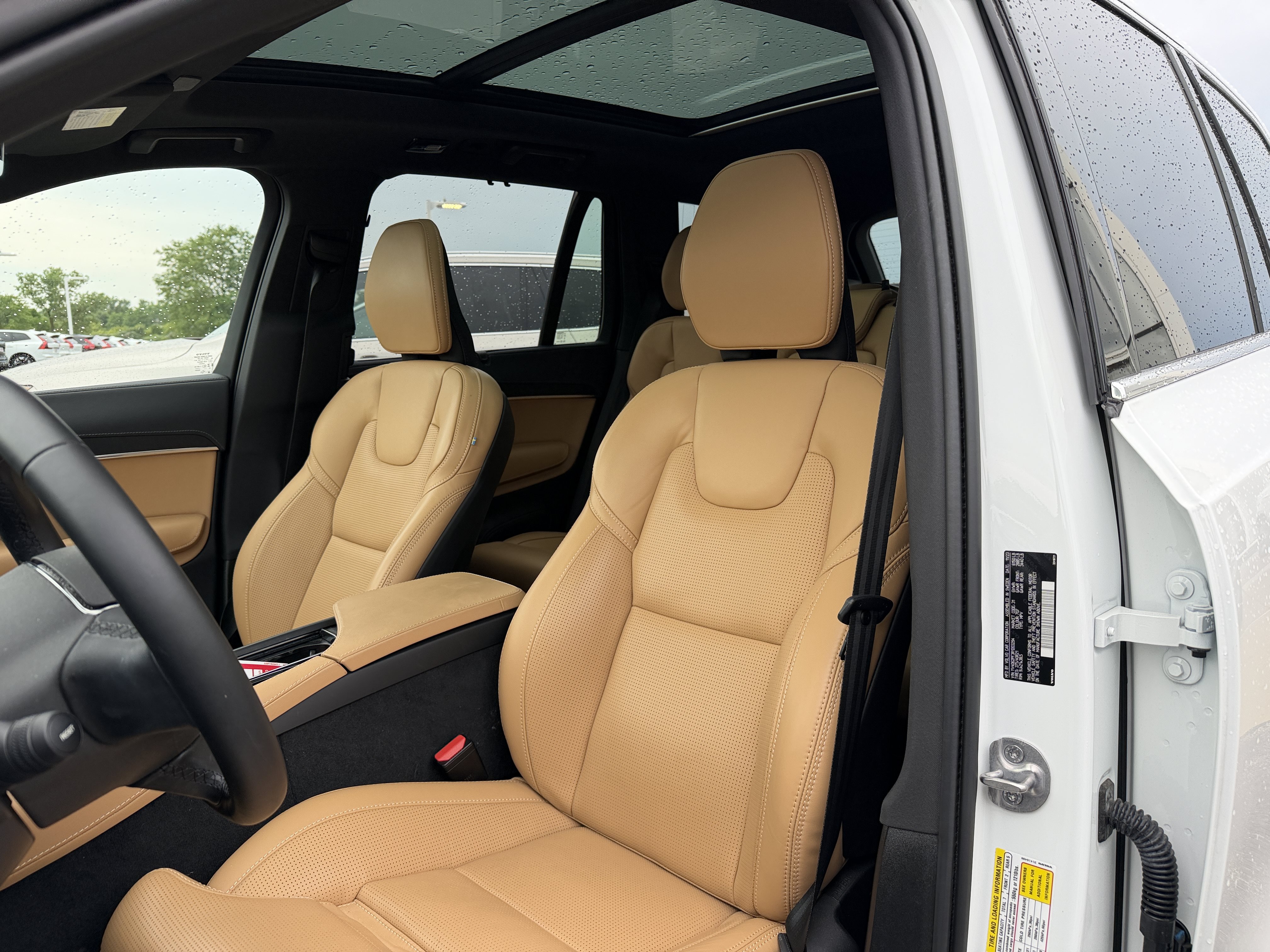 Certified 2024 Volvo XC90 B6 Ultimate w/ Protection Package Premier AWD/4WD image 8