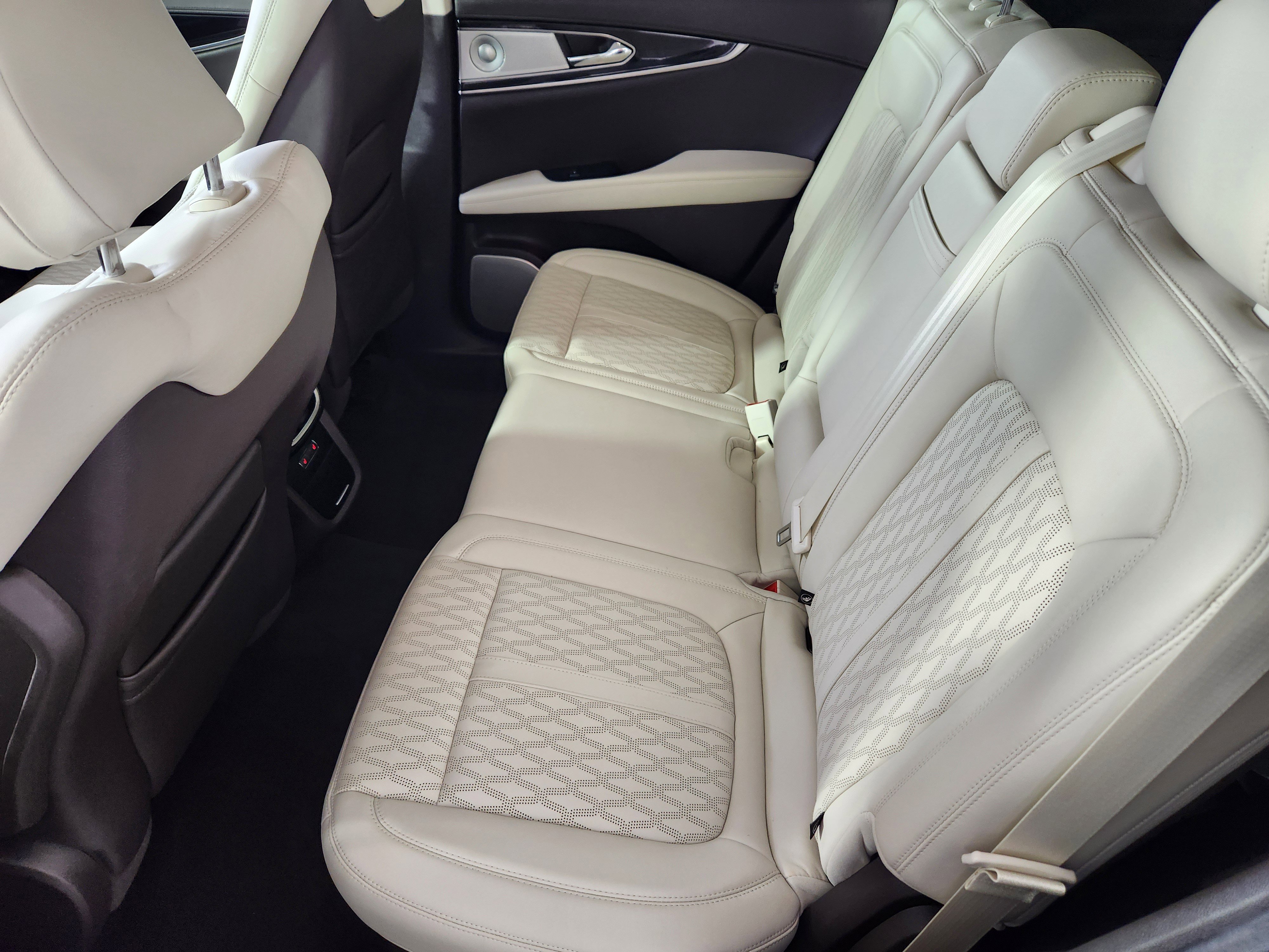 Used 2022 Lincoln Nautilus Black Label w/ Class II Trailer Tow Package image 14