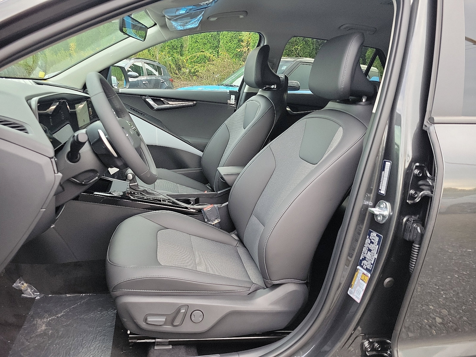 New 2025 Kia Niro EX image 9