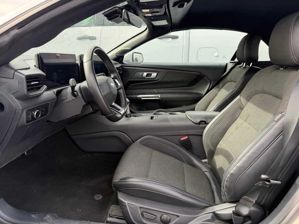 Used 2024 Ford Mustang Convertible image 7
