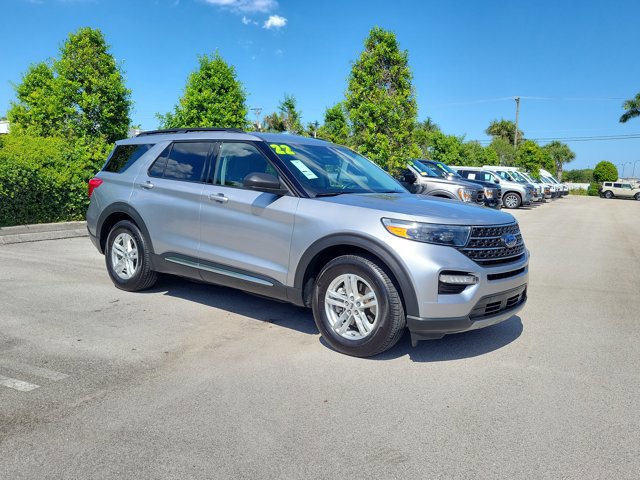 Certified 2022 Ford Explorer XLT w/ Equipment Group 202A RWD image 36