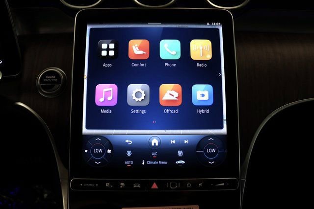 Used 2025 Mercedes-Benz GLC 350e 4MATIC w/ AMG Line image 7