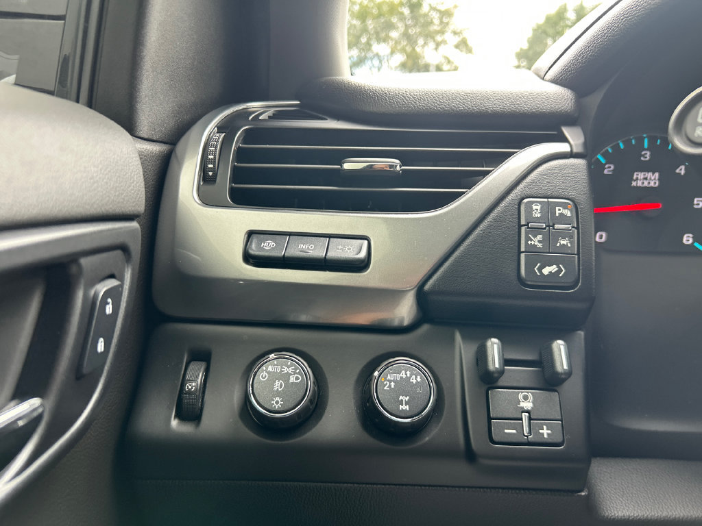 Certified 2020 Chevrolet Suburban Premier w/ Premier Plus Edition AWD/4WD image 20