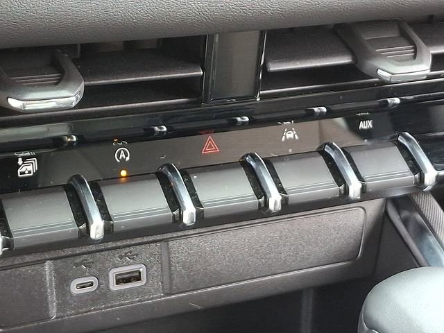 Used 2025 GMC Canyon Elevation image 30