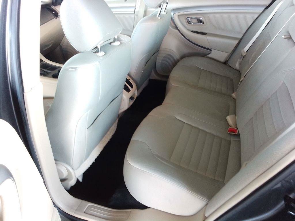 Used 2018 Ford Taurus SE FWD image 14