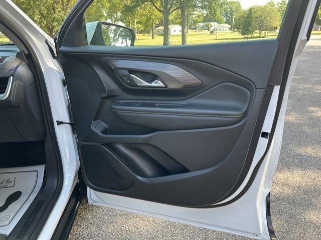 Used 2024 GMC Terrain SLE image 39