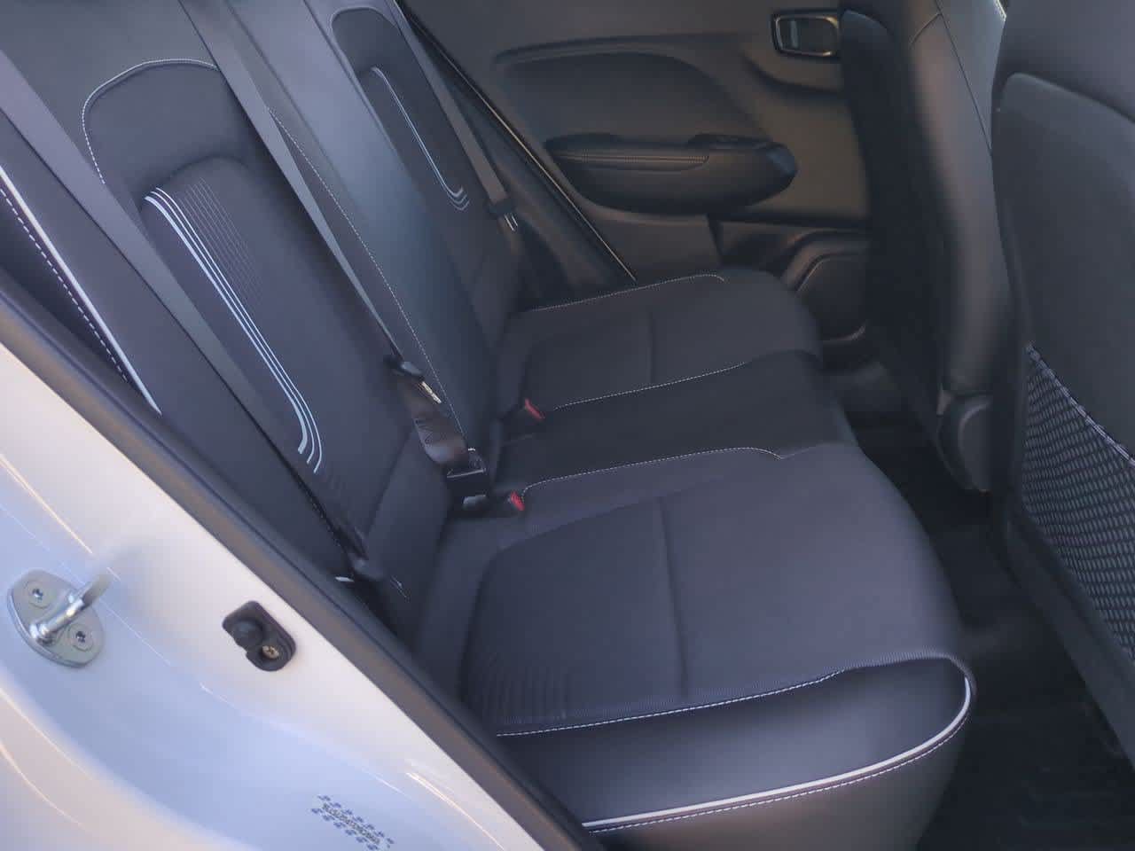 Used 2023 Hyundai Venue Limited FWD image 19