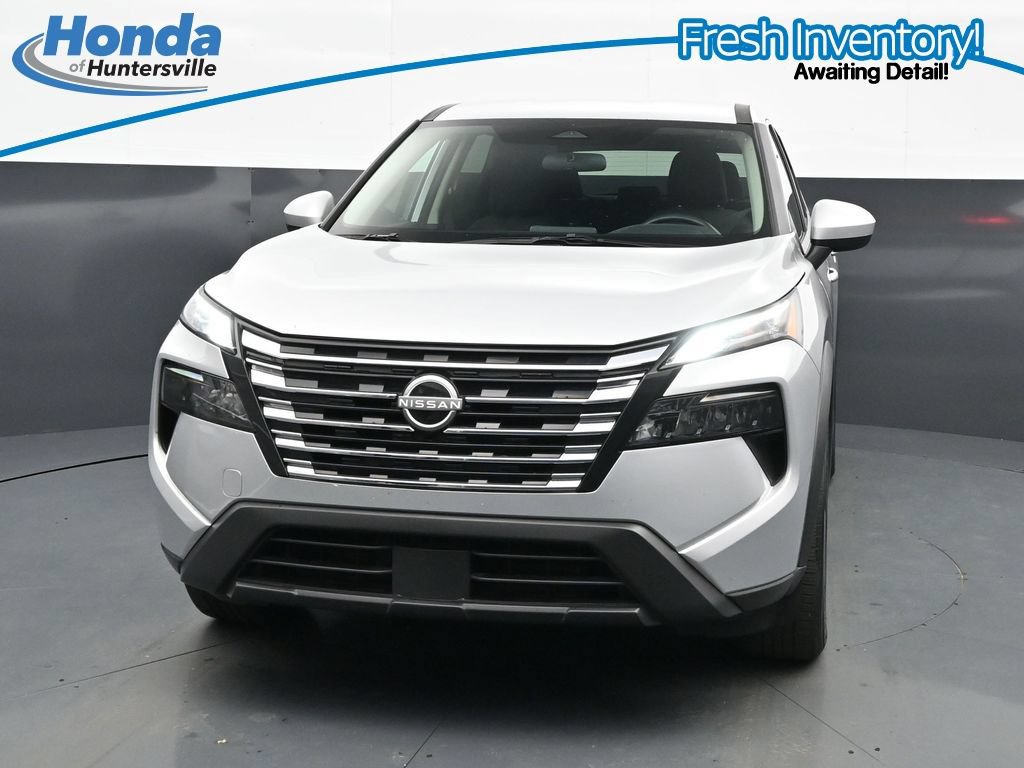 Used 2025 Nissan Rogue SV FWD image 3