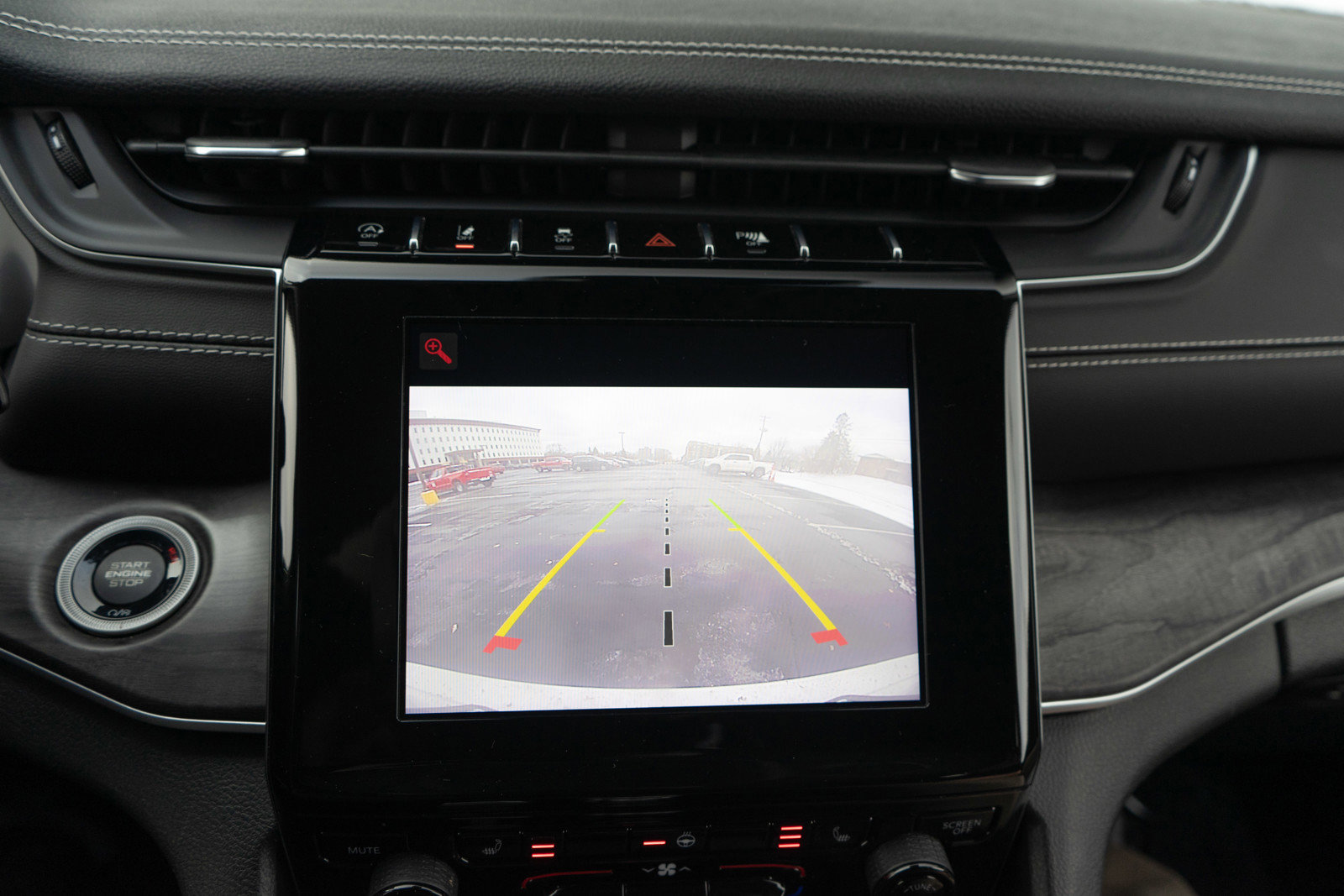 Used 2022 Jeep Grand Cherokee Limited image 16