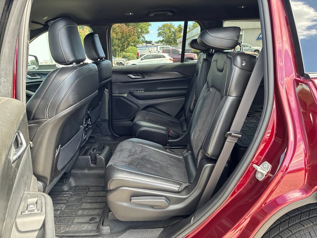 Used 2024 Jeep Grand Cherokee L Laredo AWD/4WD image 11
