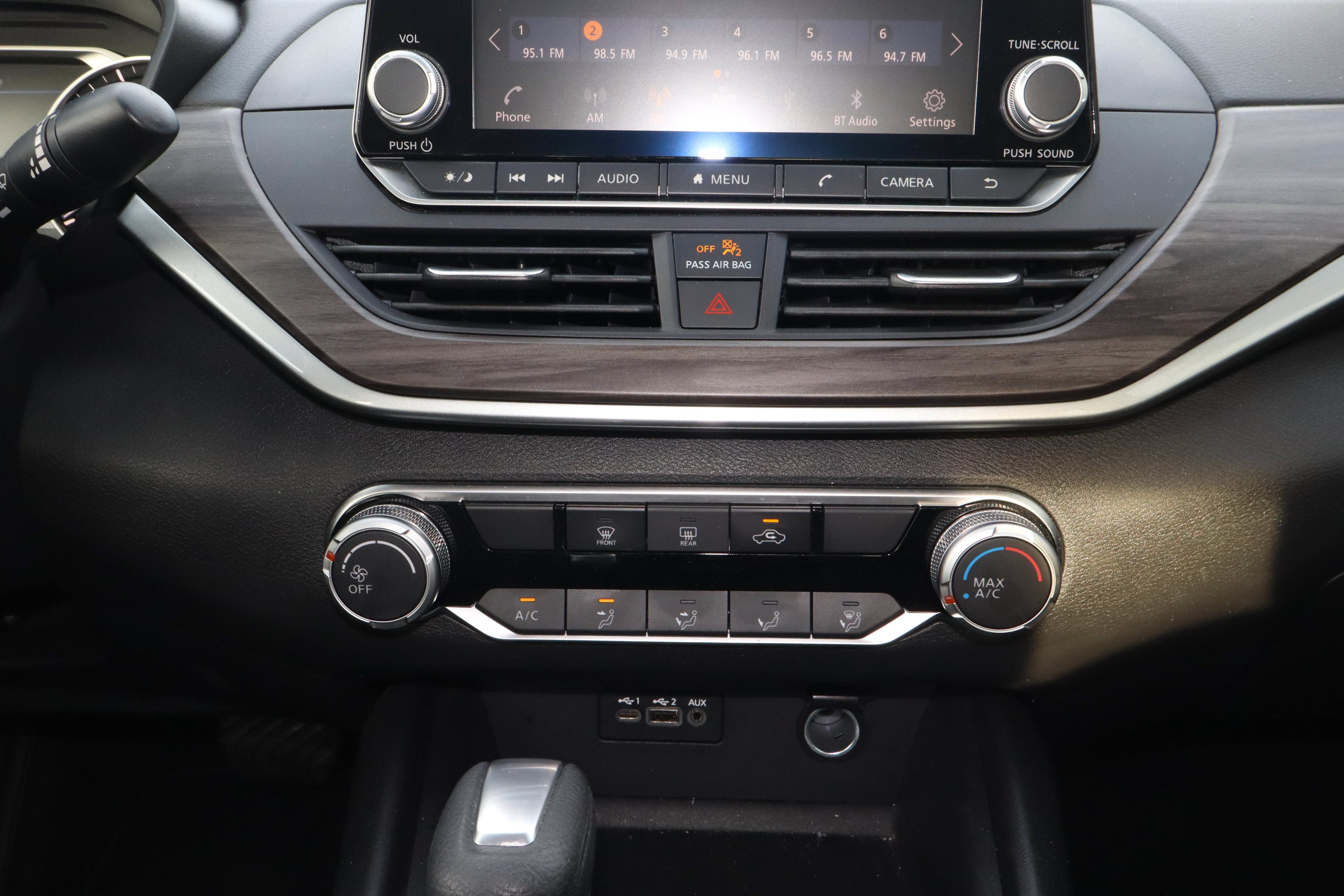 Used 2025 Nissan Altima 2.5 SV FWD image 11