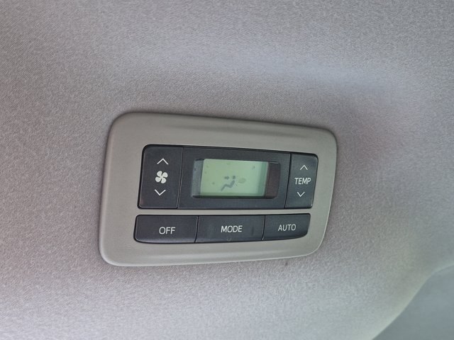 Used 2013 Toyota Sienna LE w/ Towing Pkg FWD image 16
