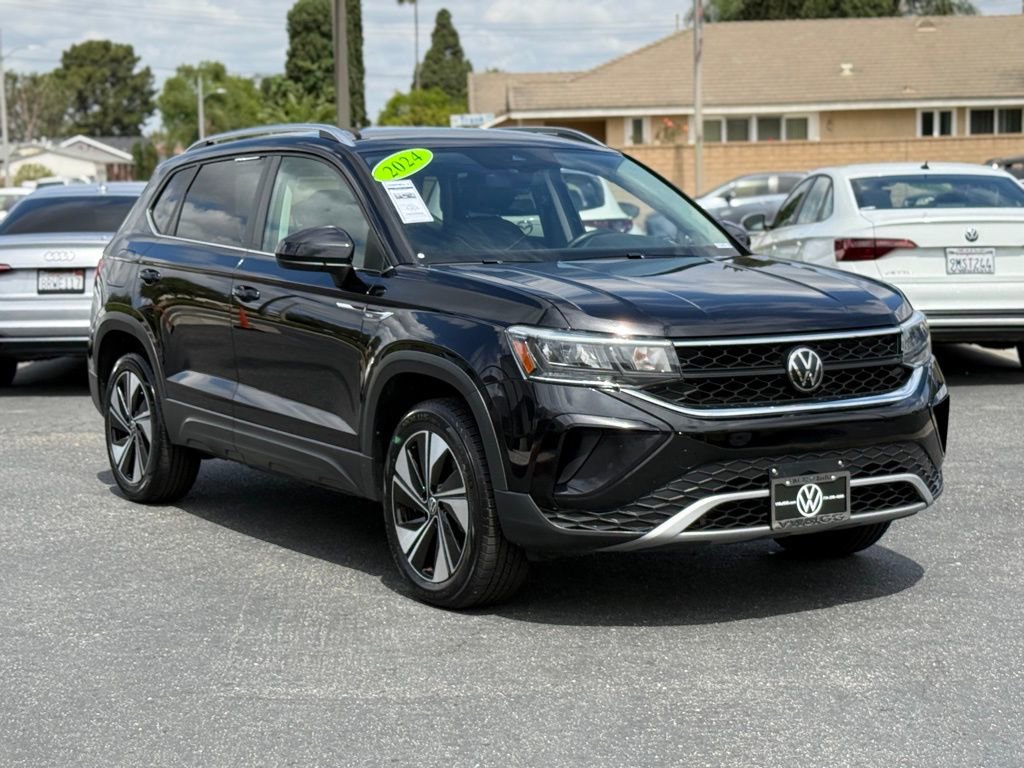 Used 2024 Volkswagen Taos SE image 2