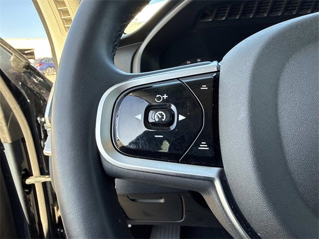 Used 2025 Volvo XC90 B5 Core image 28