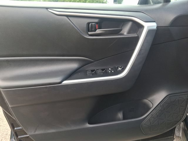 Used 2025 Toyota RAV4 LE AWD/4WD image 12