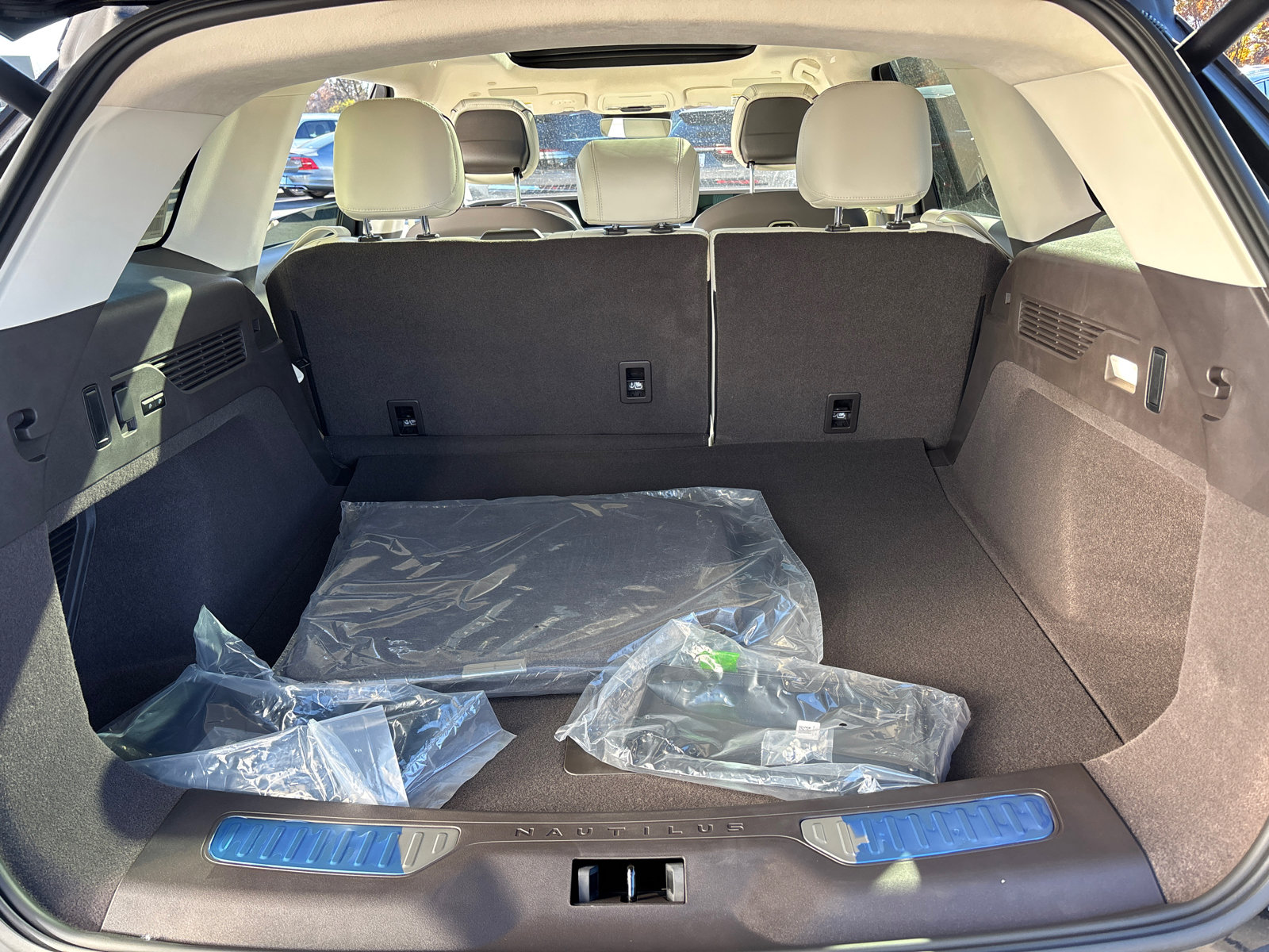 New 2026 Lincoln Nautilus Black Label w/ Jet Appearance Package image 9