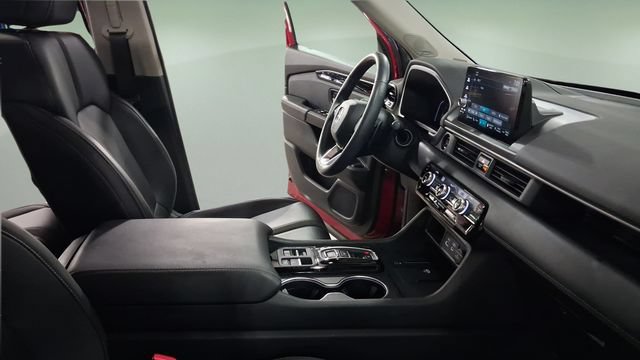 Used 2025 Honda Pilot Touring image 18