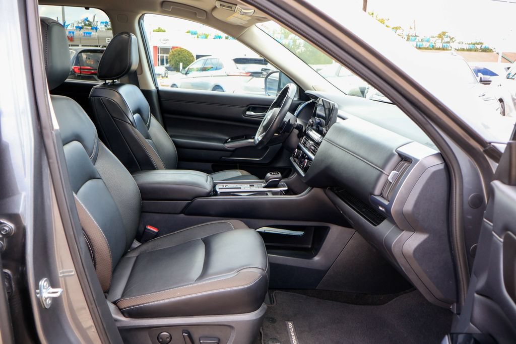Used 2024 Nissan Pathfinder SL w/ SL Premium Package FWD image 8