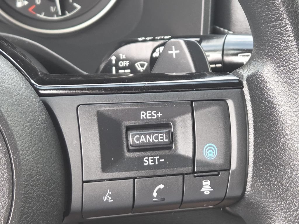 Used 2023 Nissan Rogue SV AWD/4WD image 5
