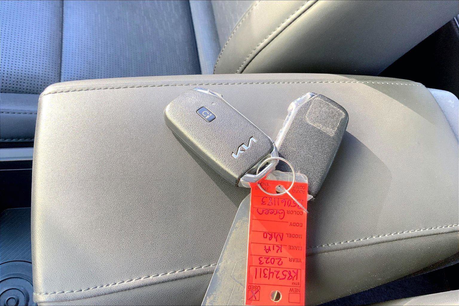 Used 2023 Kia Niro SX image 12