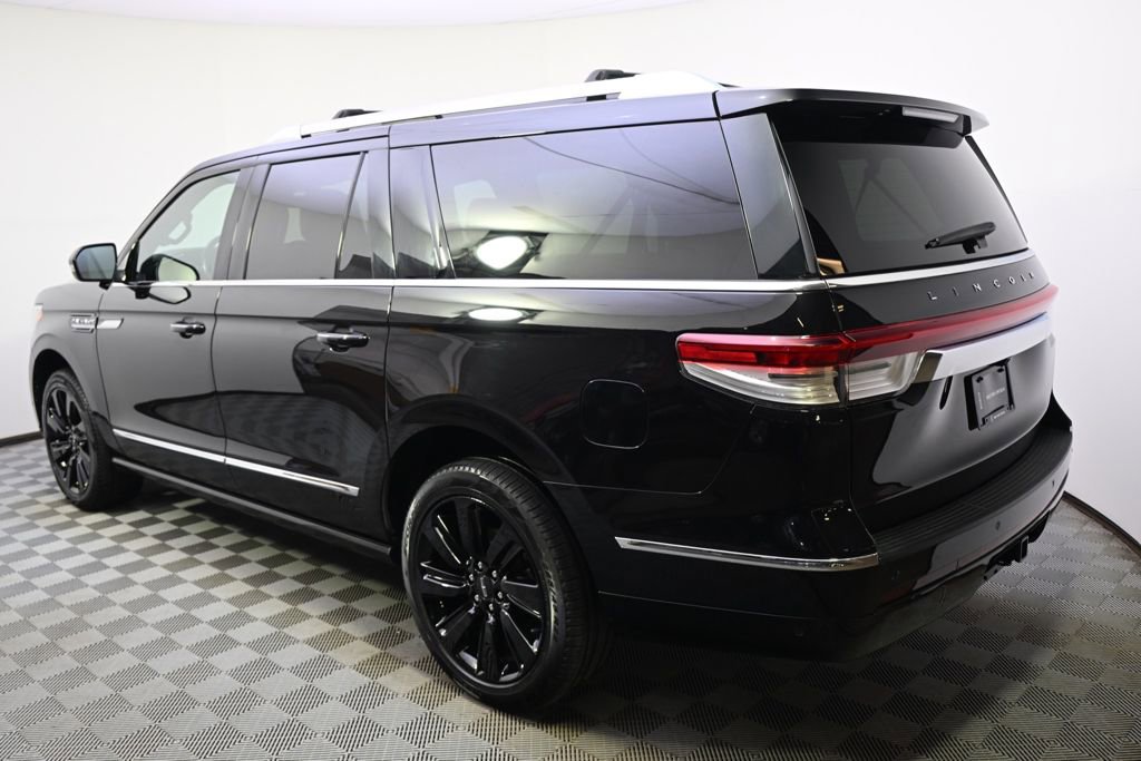 Certified 2023 Lincoln Navigator L Reserve AWD/4WD image 3