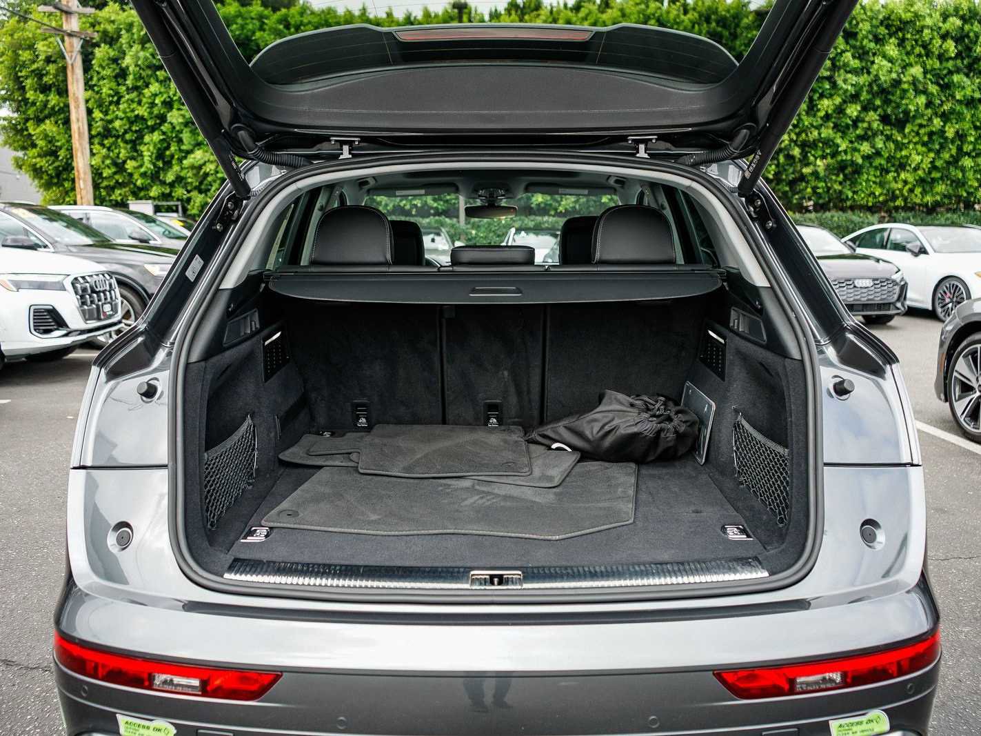 Used 2023 Audi Q5 e Premium w/ Convenience Package image 26