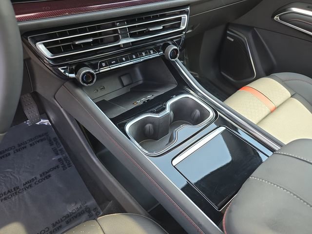 Used 2024 Chevrolet Traverse RS image 25