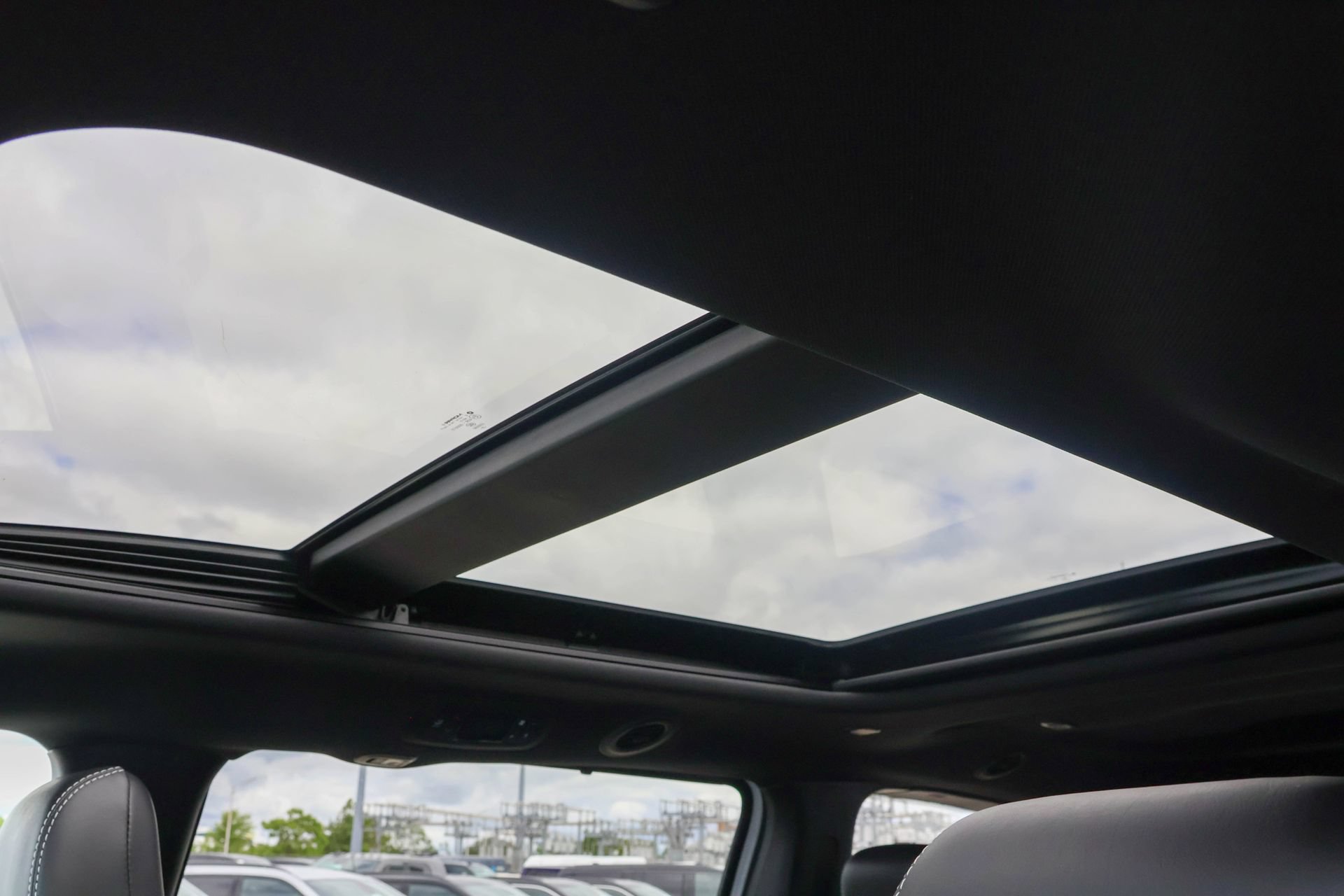 New 2027 Chrysler Pacifica Limited AWD/4WD image 5