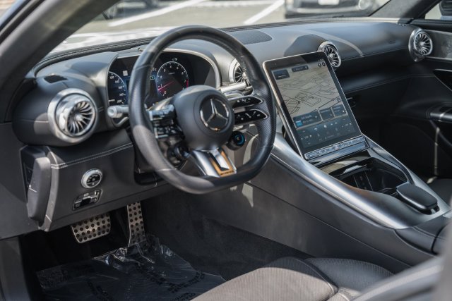 Used 2022 Mercedes-Benz SL 55 AMG 4MATIC w/ Driver Assistance Package image 26
