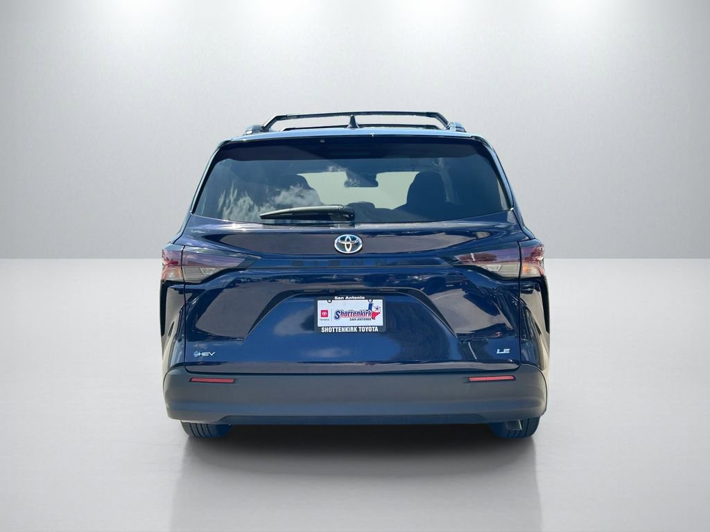 Used 2025 Toyota Sienna LE image 6
