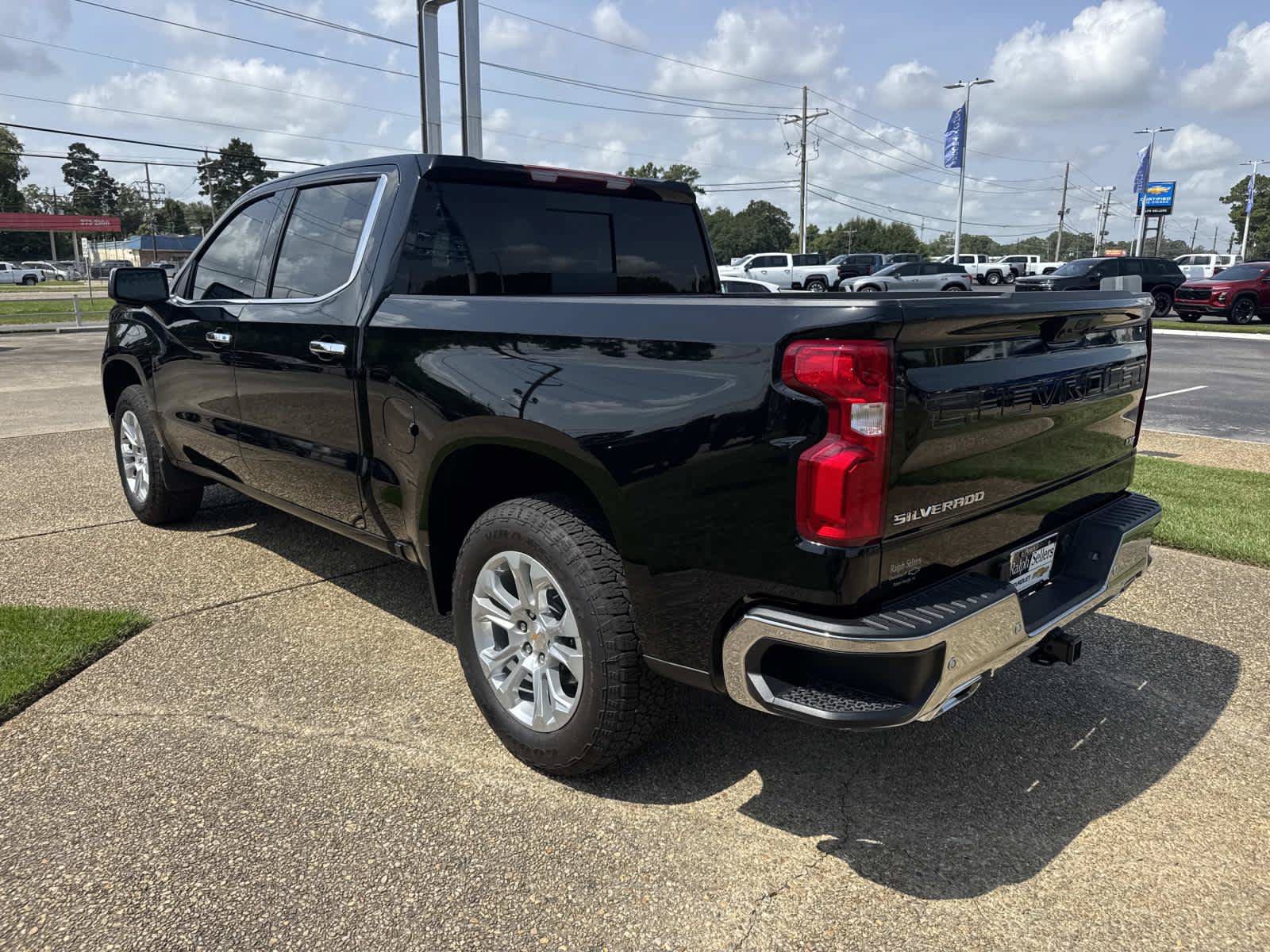 New 2026 Chevrolet Silverado 1500 LTZ w/ LTZ Premium Package AWD/4WD image 4