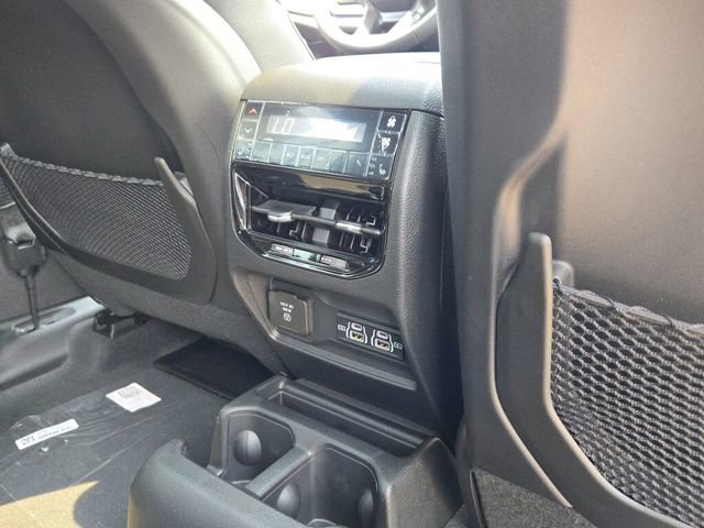 New 2025 Jeep Grand Cherokee L Limited image 11