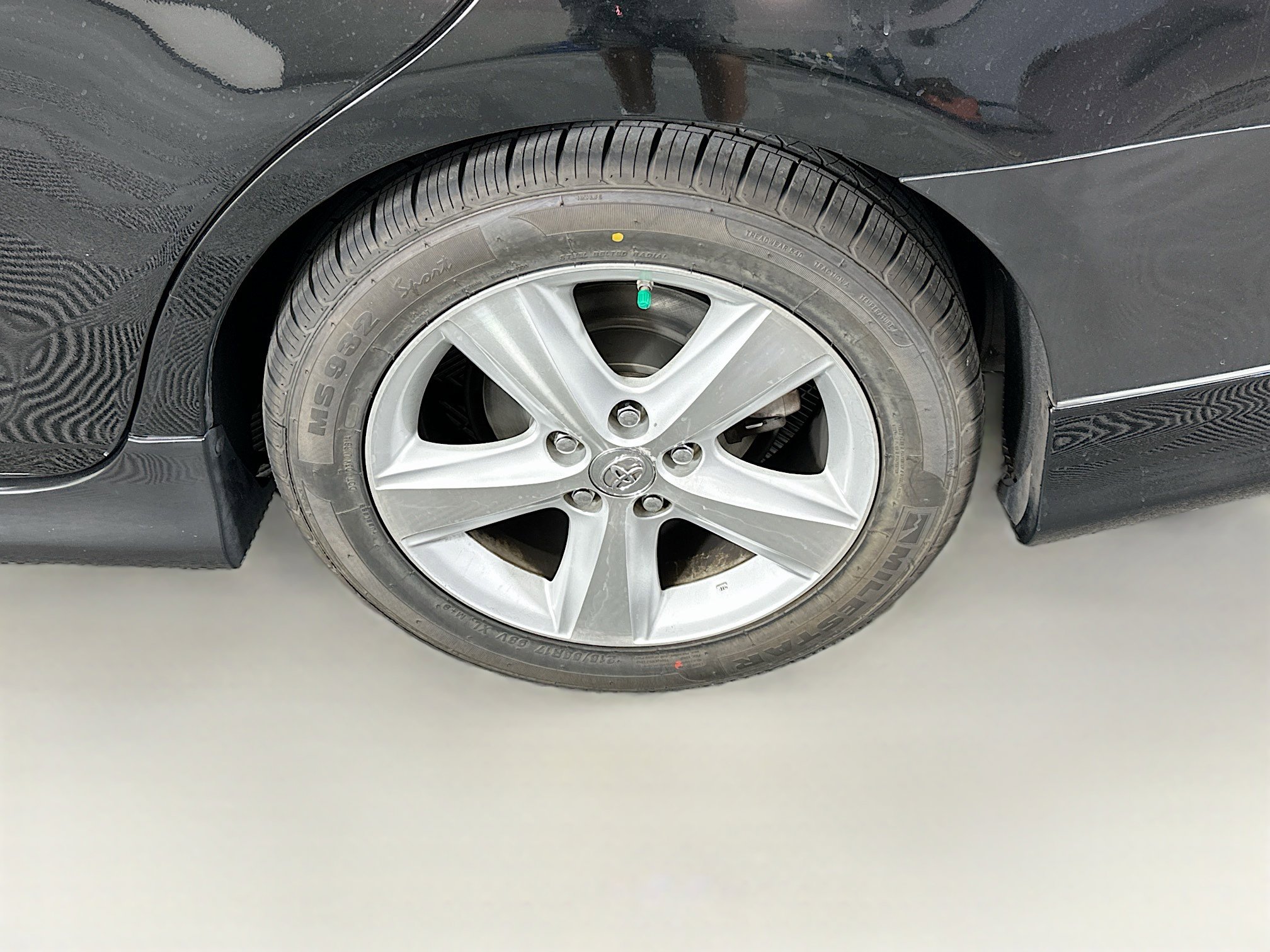 Used 2011 Toyota Camry SE w/ SE Extra-Value Pkg #1 FWD image 11