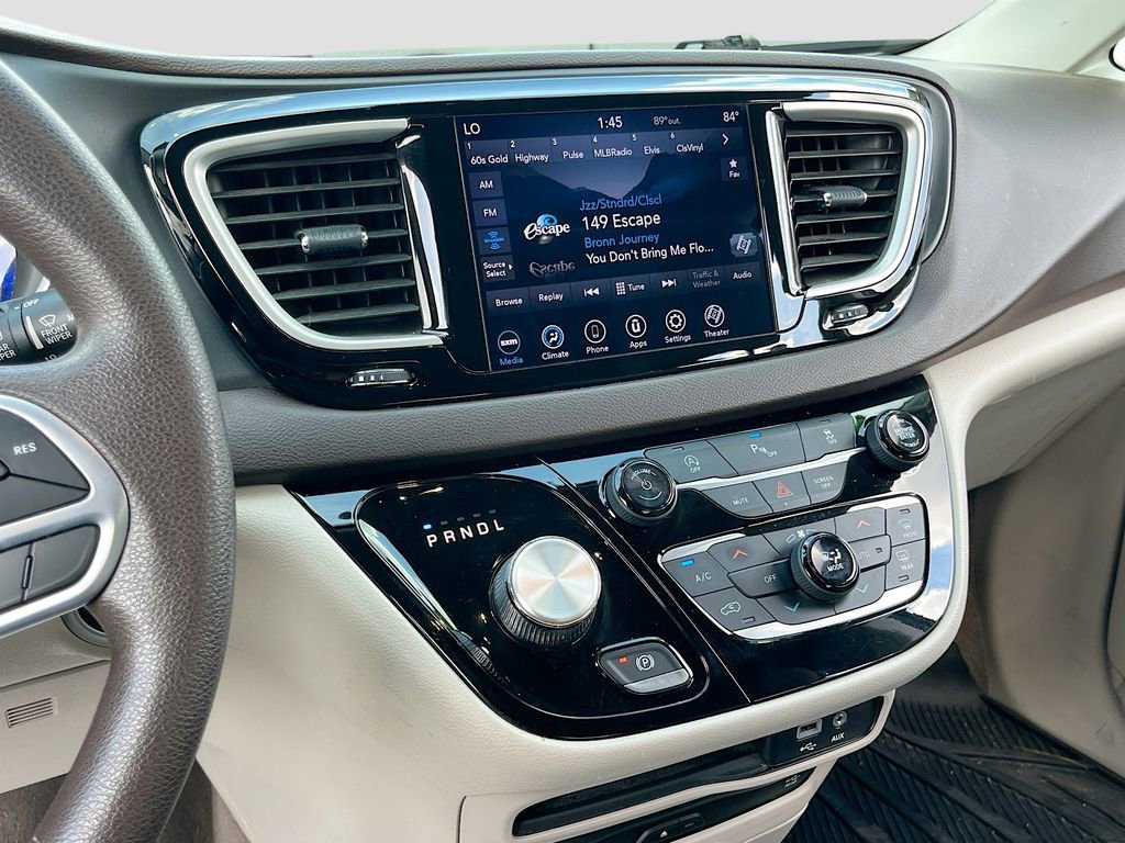 Certified 2020 Chrysler Pacifica Touring image 14