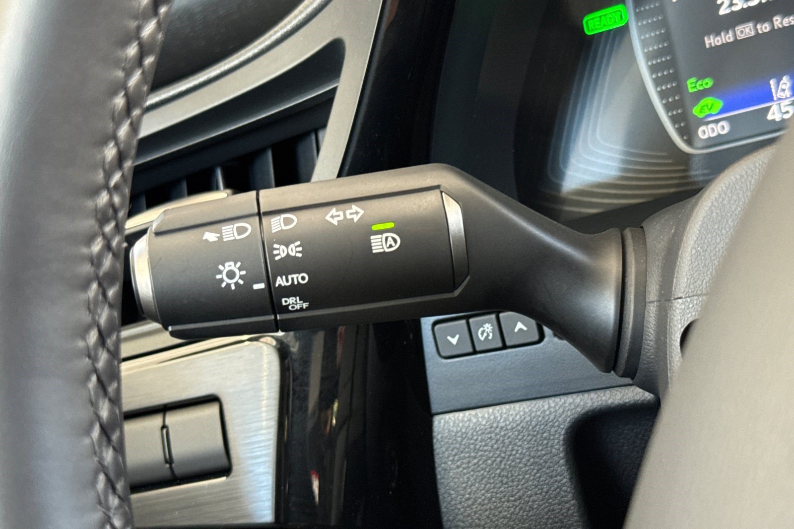 Certified 2025 Lexus ES 300h w/ Premium Package FWD image 31