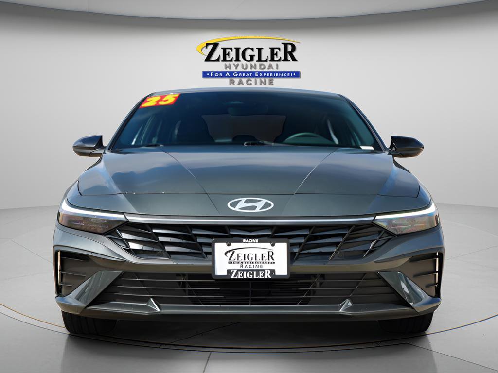 Certified 2025 Hyundai Elantra SEL FWD image 2