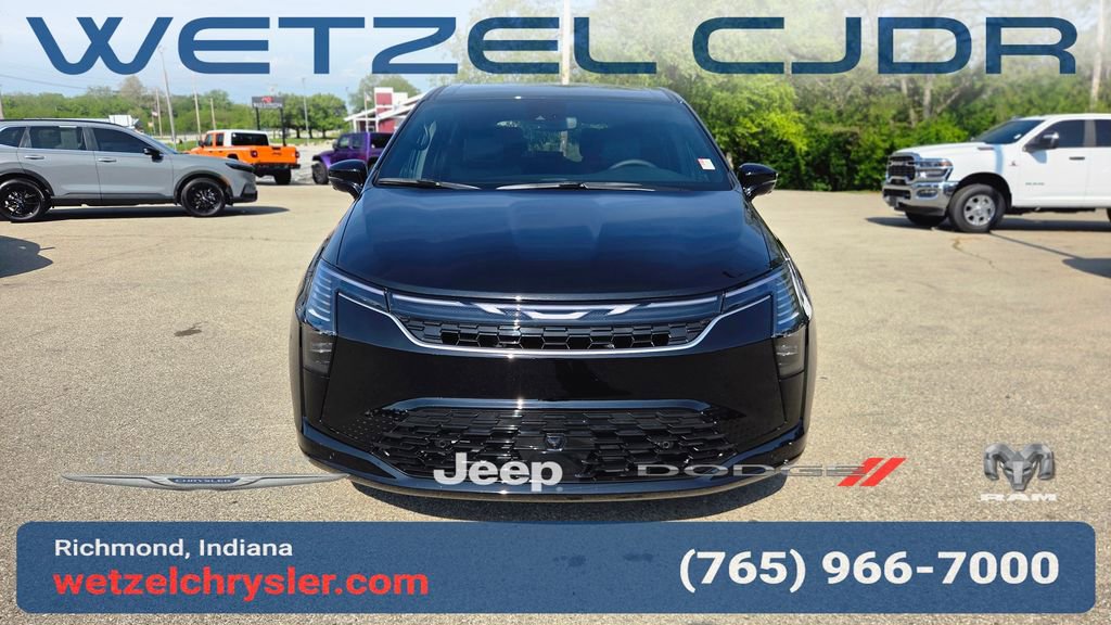New 2027 Chrysler Pacifica Select AWD/4WD image 2