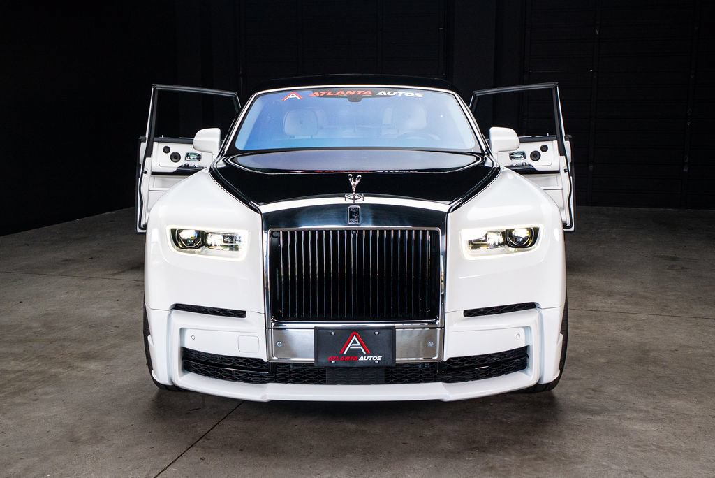 Used 2022 Rolls-Royce Phantom Sedan w/ The Phantom Package RWD image 3