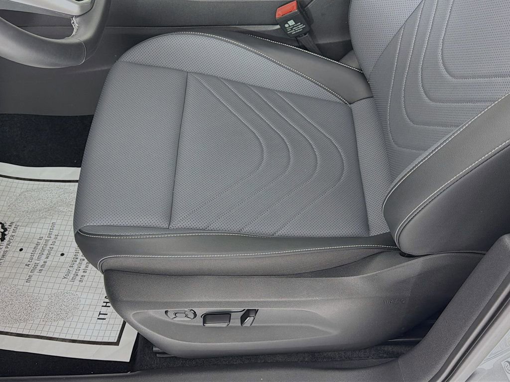 Used 2025 Volkswagen Tiguan SE image 20