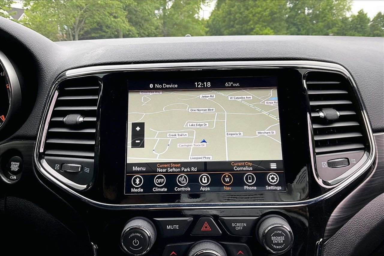 Used 2022 Jeep Grand Cherokee Laredo X AWD/4WD image 13