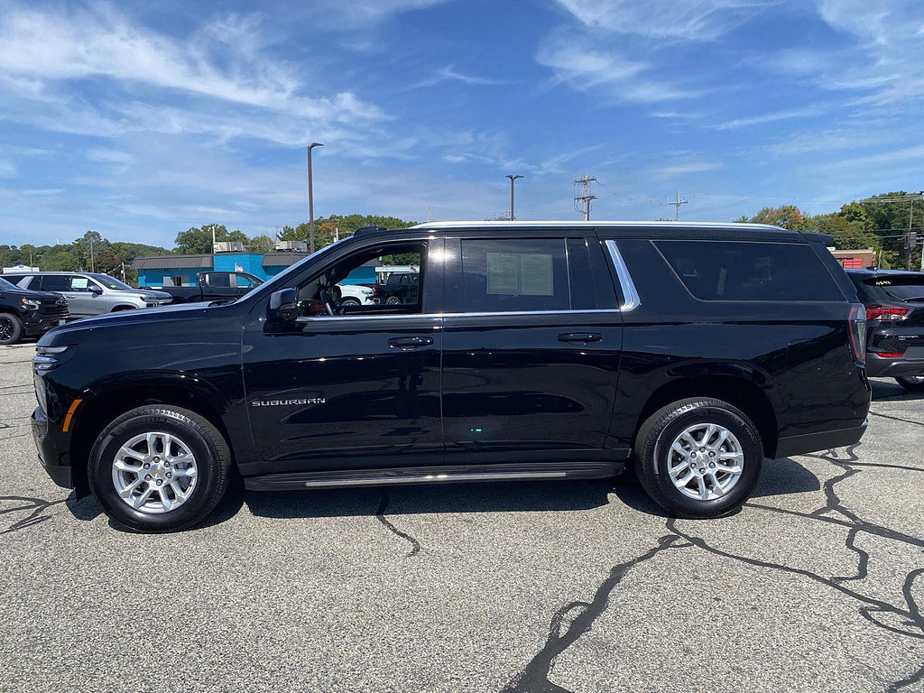 Certified 2026 Chevrolet Suburban LT w/ Comfort Package AWD/4WD image 5