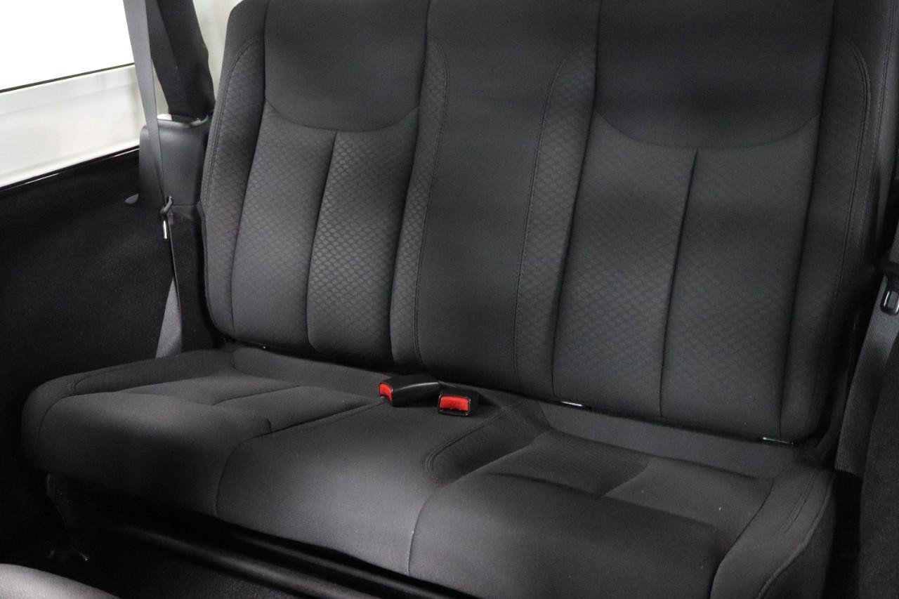 Used 2018 Jeep Wrangler Sport w/ Connectivity Group AWD/4WD image 19
