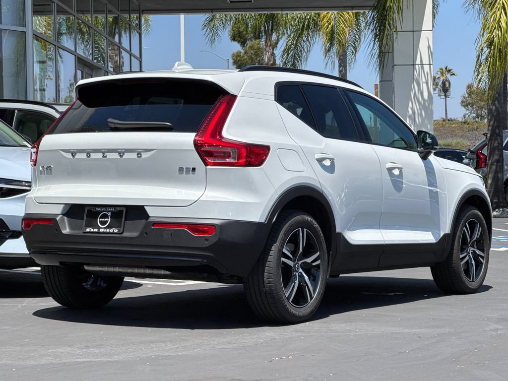 New 2026 Volvo XC40 B5 Core w/ Climate Package AWD/4WD image 5