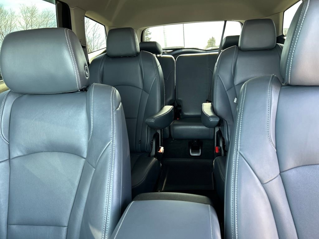 Used 2020 Buick Enclave Essence image 6